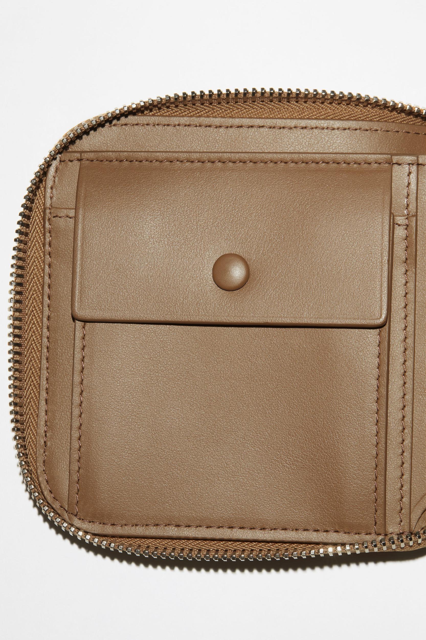 Zippered wallet Product Image