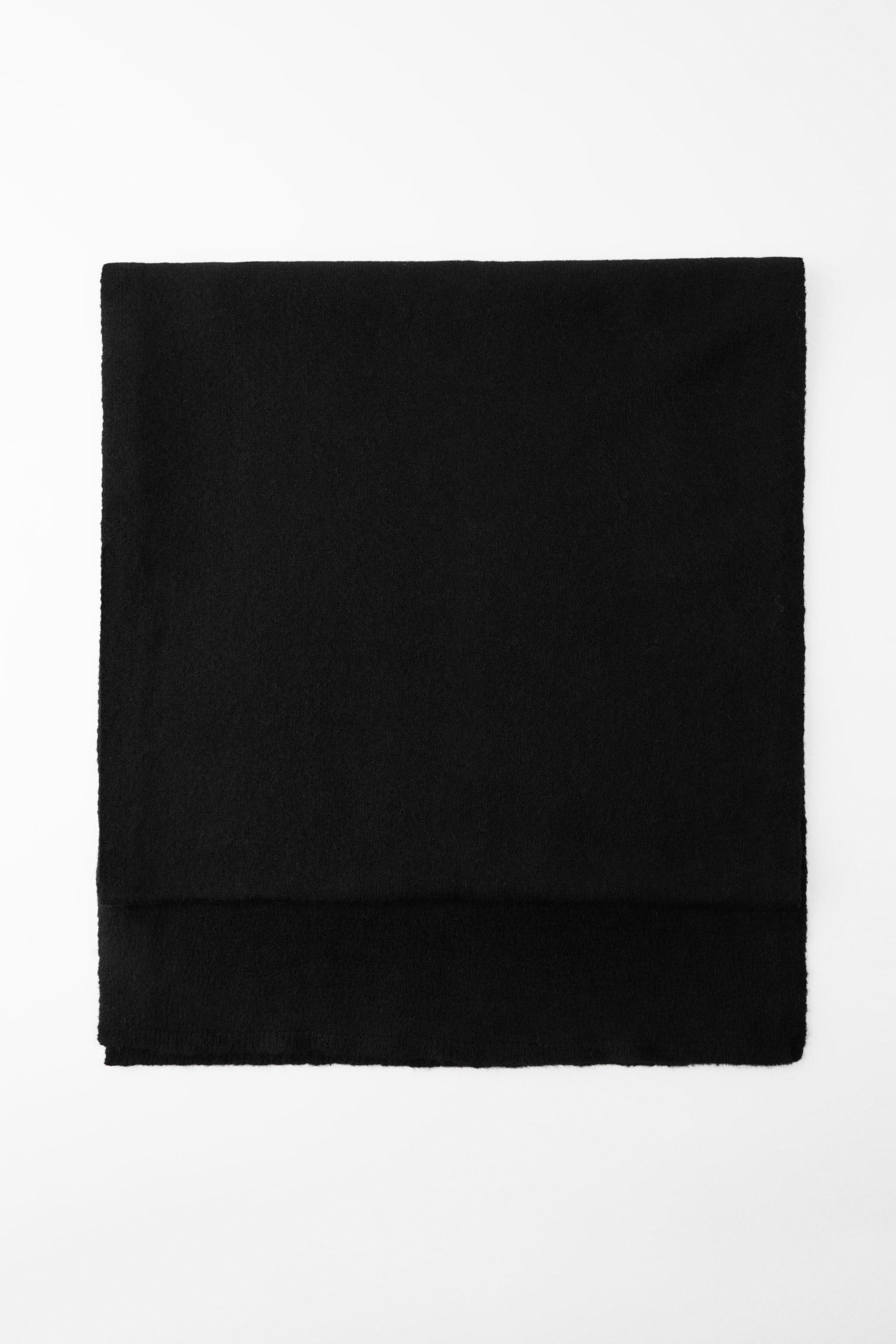 FINE KNIT SCARF Product Image