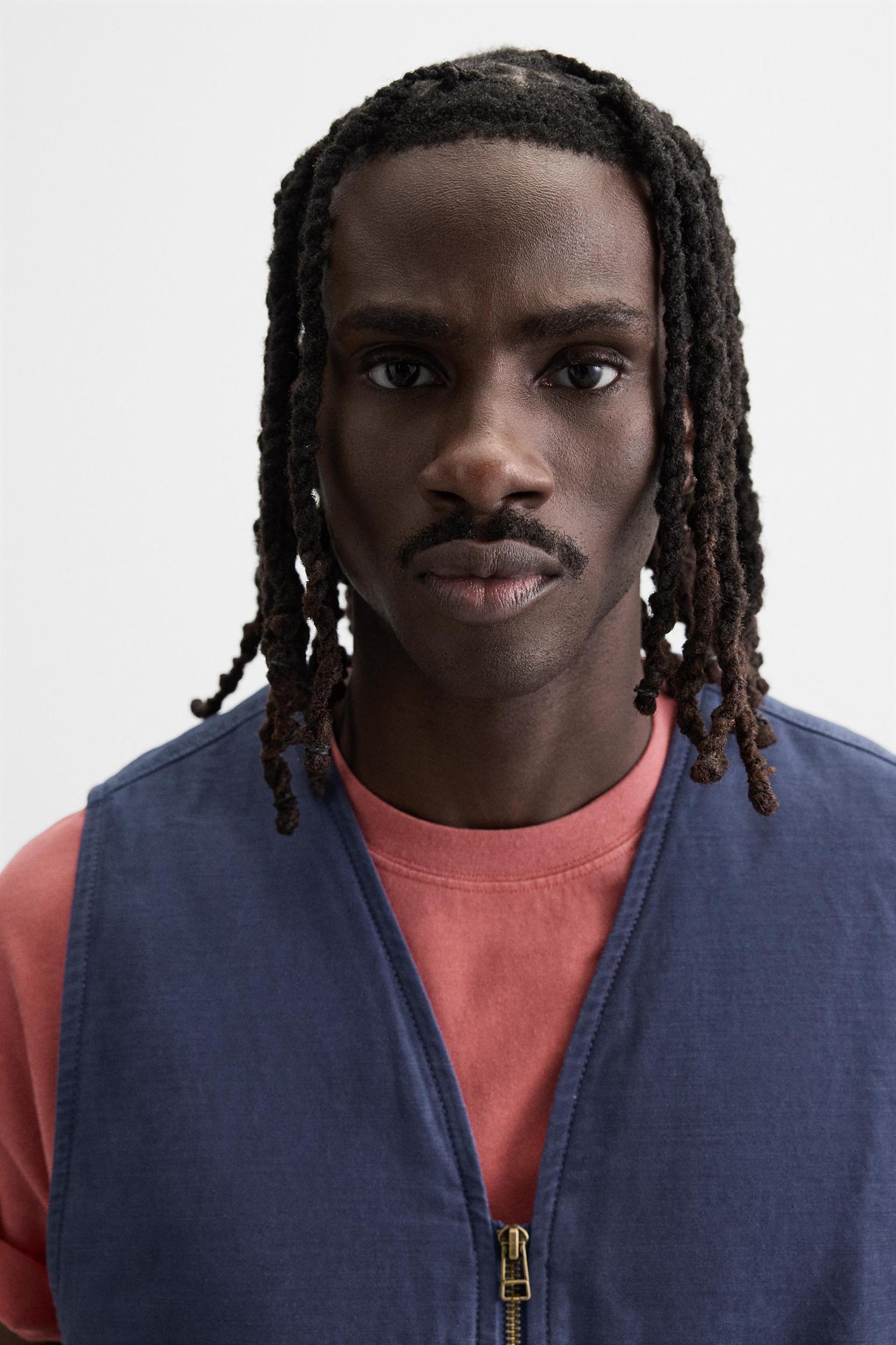 RELAXED FIT ZIP-UP VEST Product Image