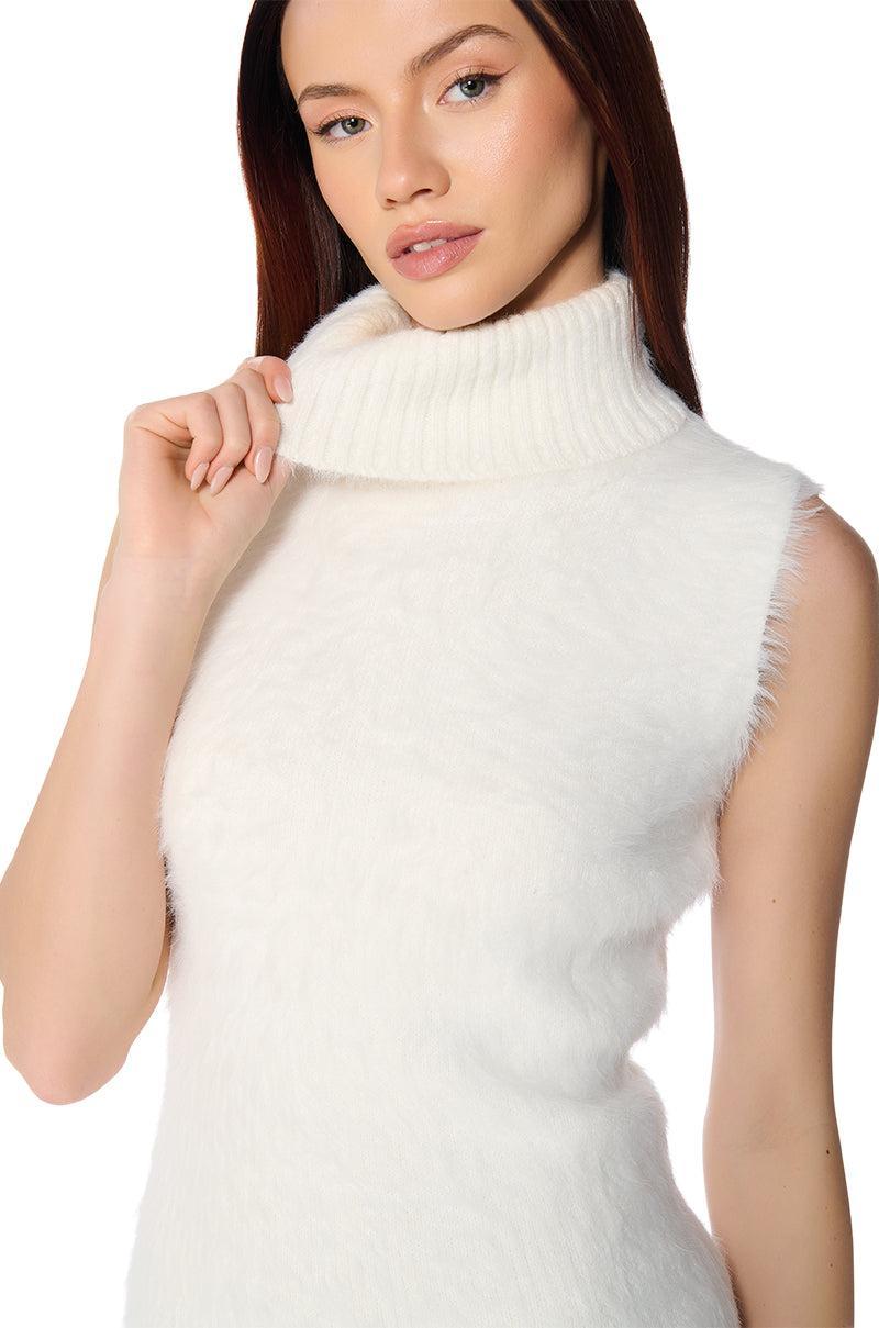 KYLIE FUZZY CARDIGAN IN WHITE Product Image