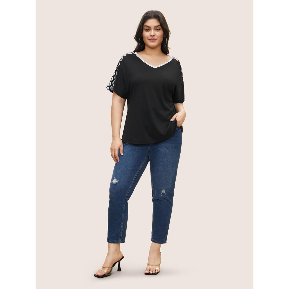 Plus Size Geometric Print Batwing Sleeve T-shirt Black Women Resort Plain V-neck Vacation T-shirts BloomChic 14-16/1X Product Image