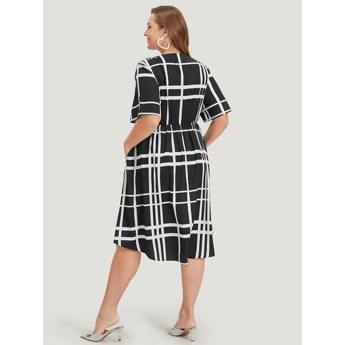 Plus Size Plaid Knot Front Pocket Arc Hem Zipper Dress Black Women Office Arc Hem V-neck Short sleeve Curvy Midi Dress BloomChic 22-24/3X Product Image