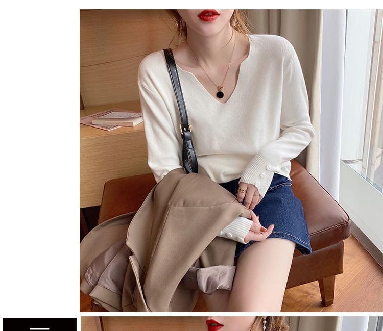 Long-Sleeve V-Neck Plain Knit Top Product Image