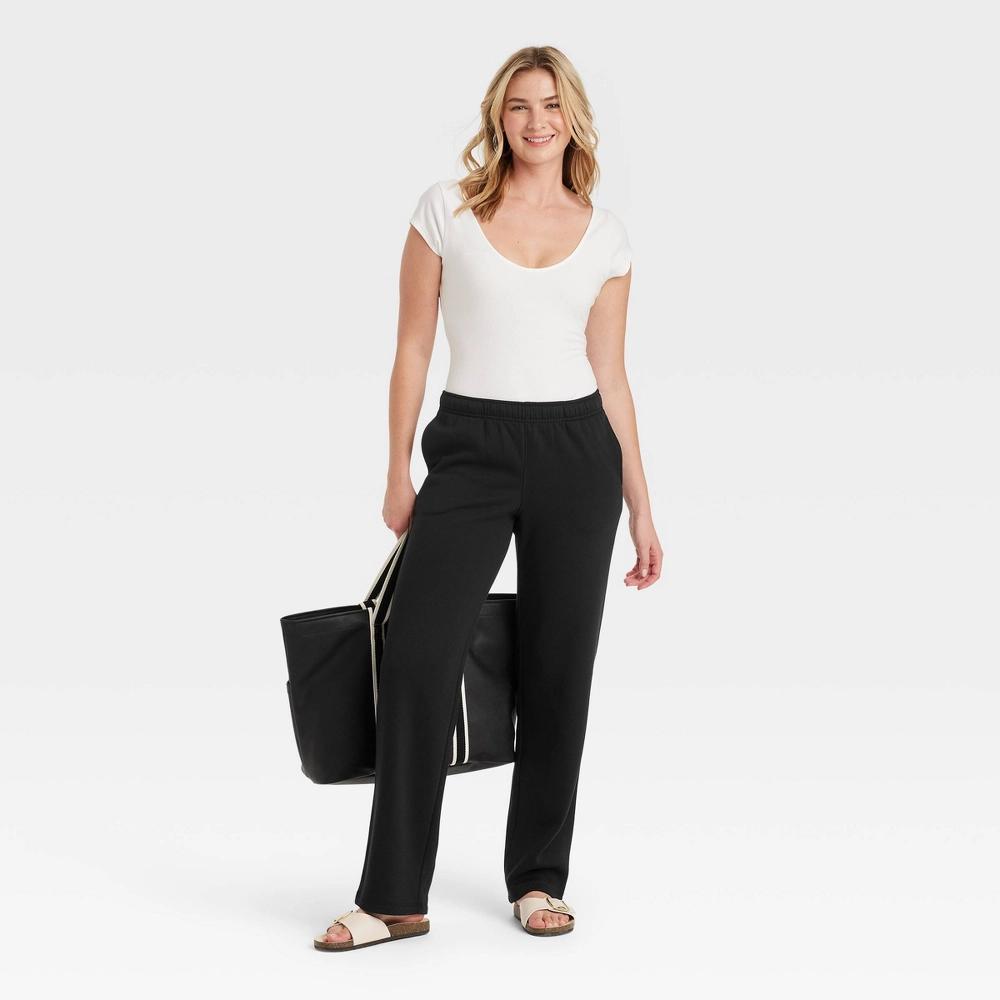 Women's Leisure Studio Mid-Rise Knit Straight Leg Sweatpants - Universal Thread™ Black XL: Side Pocket Product Image
