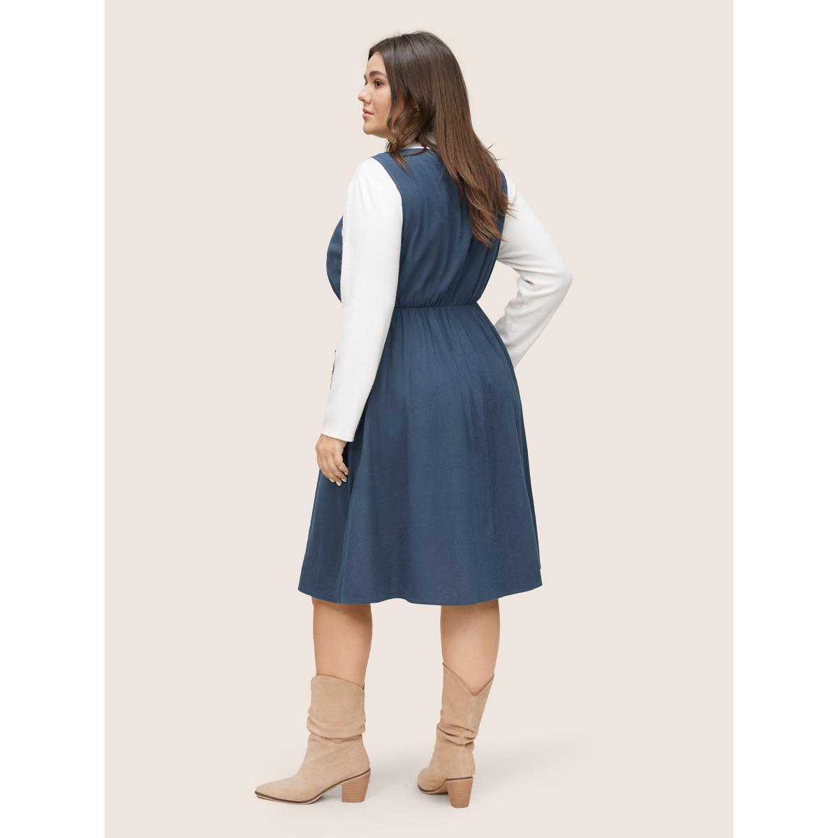 Plus Size Plain Pocket Elastic Waist Deep V Neck Tank Dress Indigo Women At the Office Non Deep V-neck Sleeveless Curvy Midi Dress BloomChic 30/6X Product Image