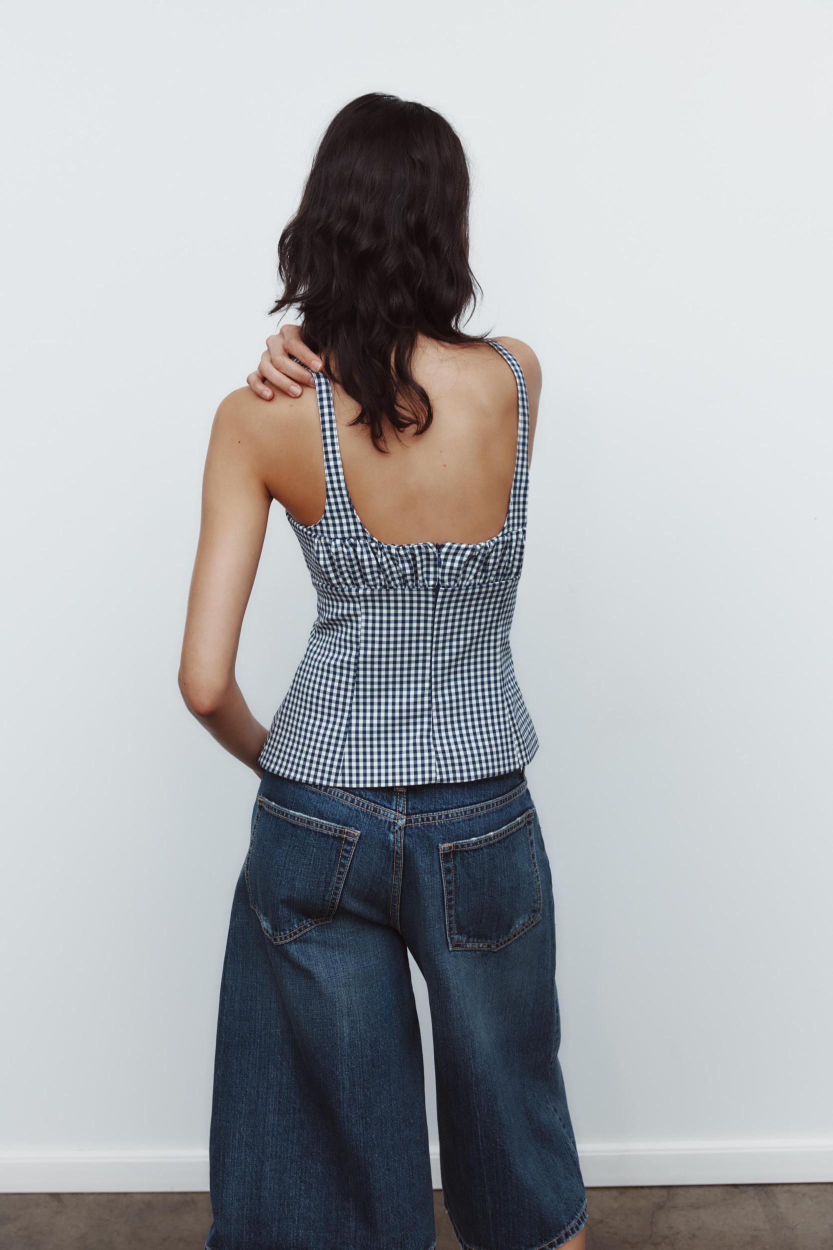 GINGHAM STRETCH TOP Product Image