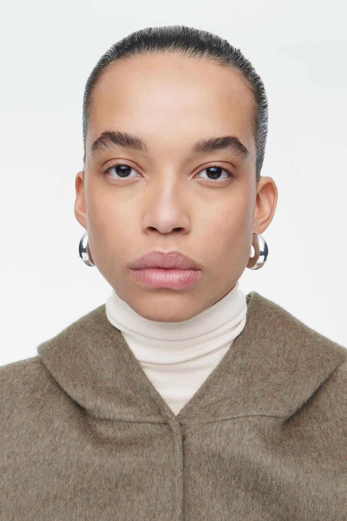 DOUBLE-FACED WOOL HYBRID HOOD Product Image