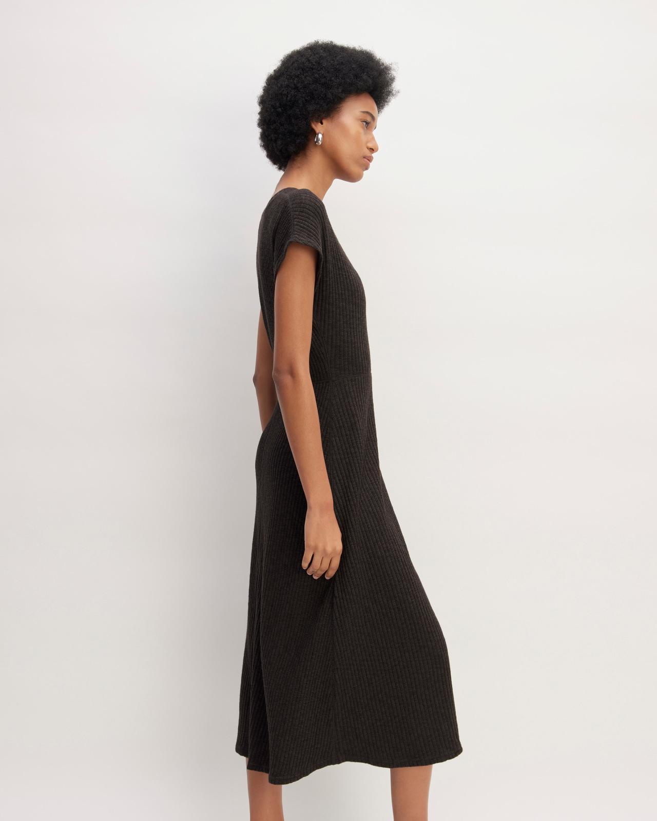 The Rib-Knit Cap-Sleeve Midi Dress Product Image