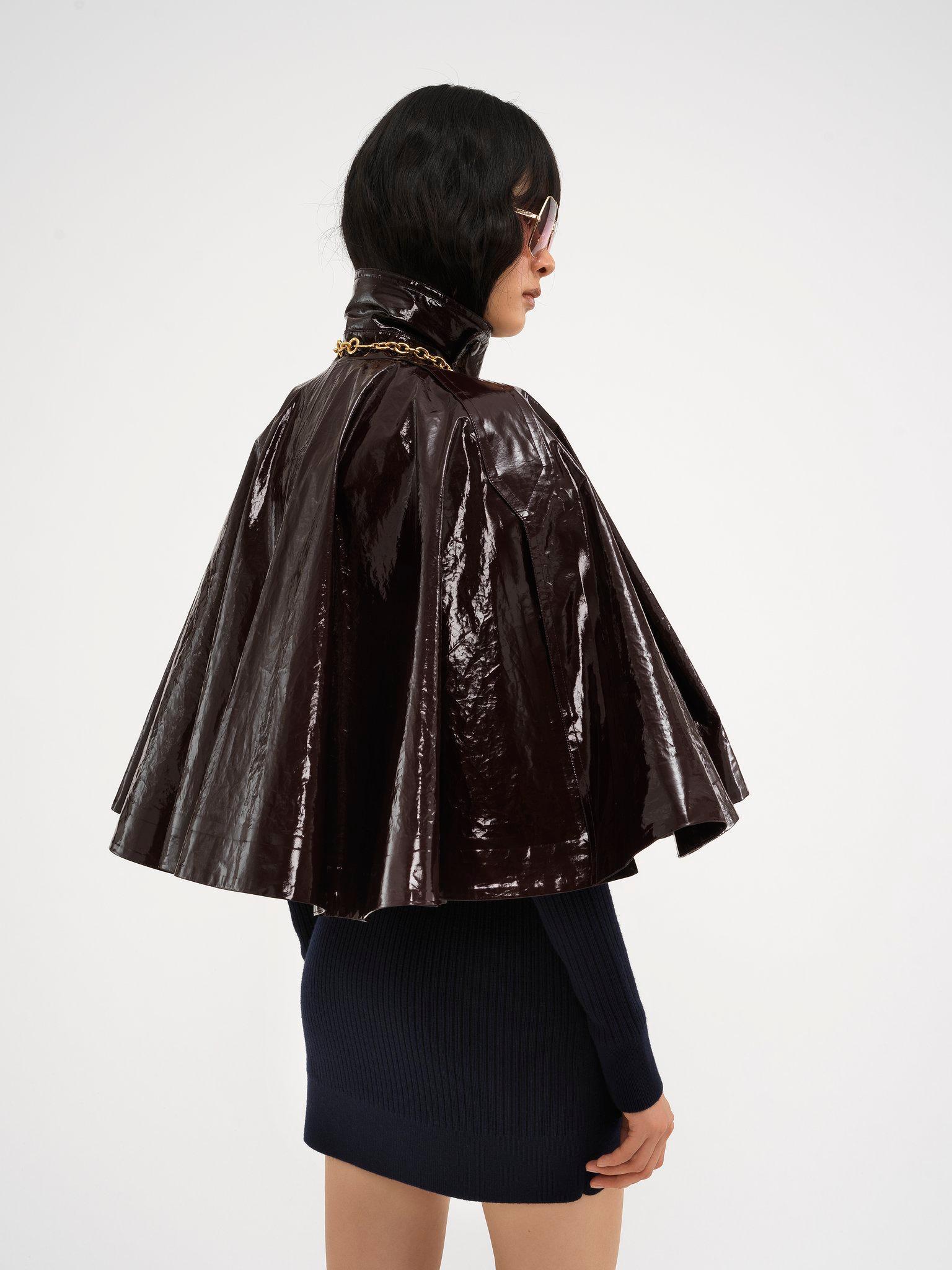 Short cape in lacquered shiny cotton Product Image
