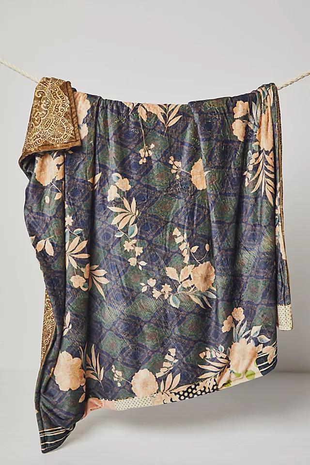 Flora Lace Cozy Blanket Product Image