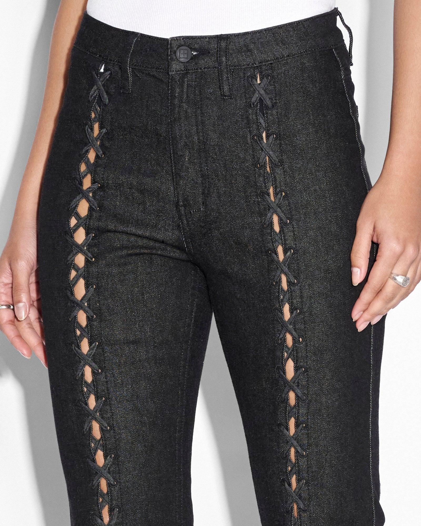 SOHO EBONY LACED Female Product Image