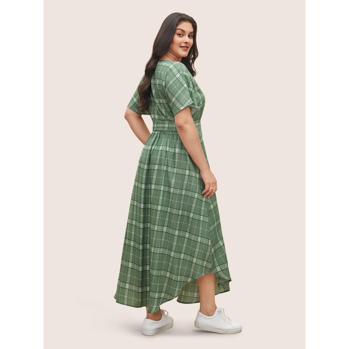 Plus Size Plaid Surplice Neck Pocket Curved Hem Dress Green Women Casual Non Overlap Collar Short sleeve Curvy Midi Dress BloomChic 14-16/1X Product Image