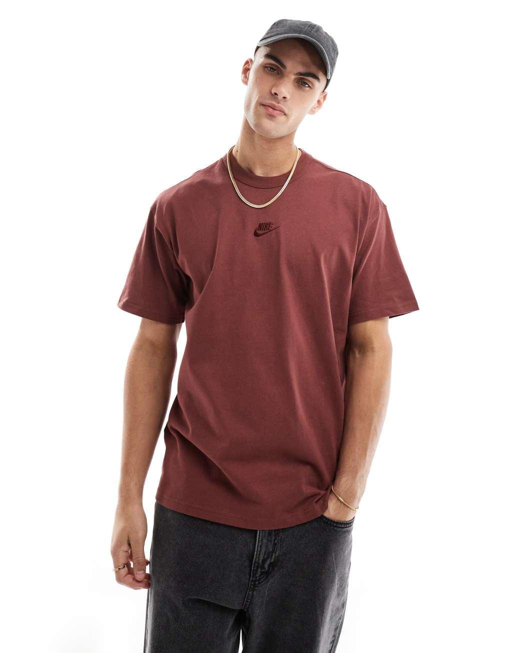 Nike Premium Essential t-shirt in burgundy Product Image