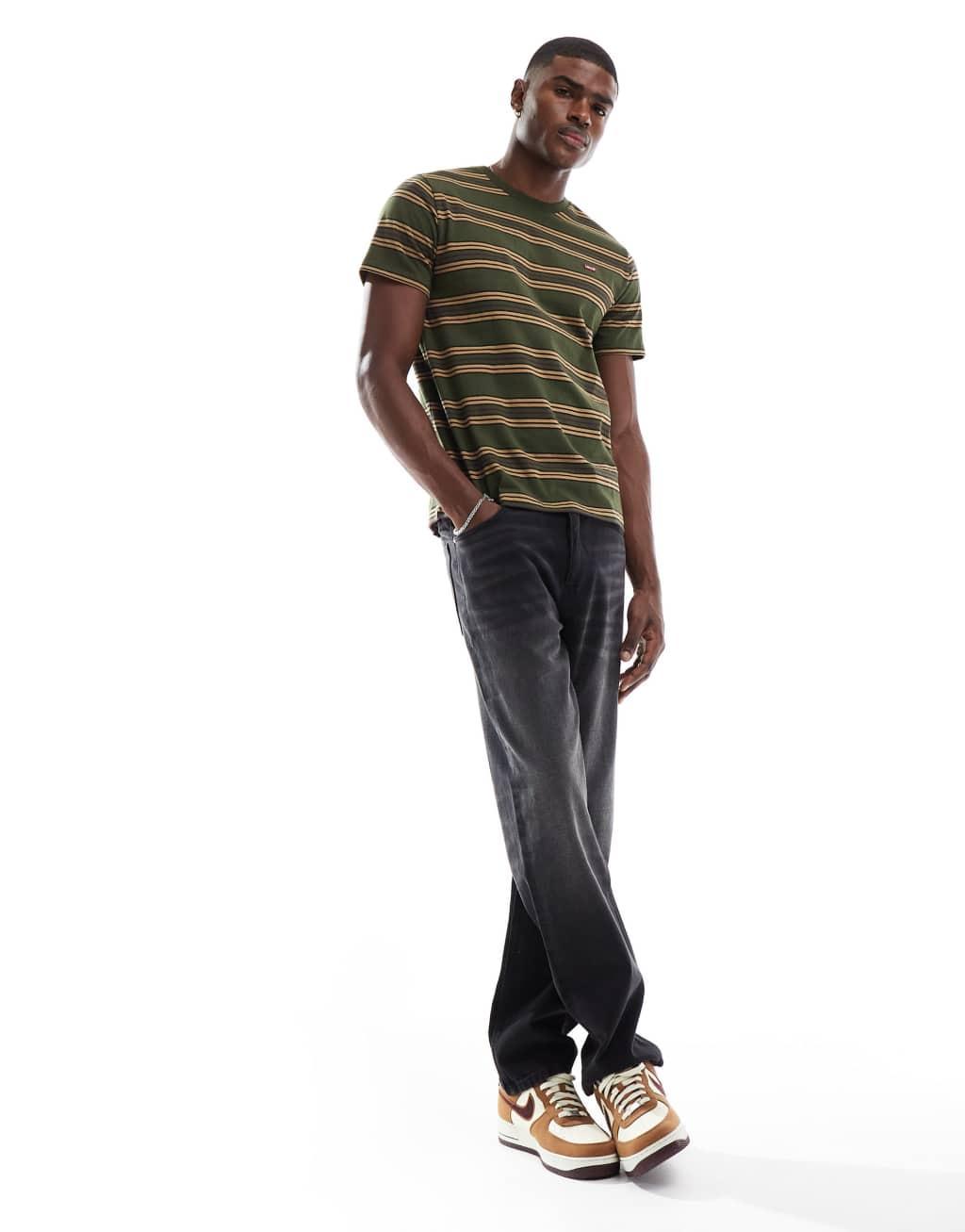 Levi's original batwing logo stripe T-shirt in dark green Product Image