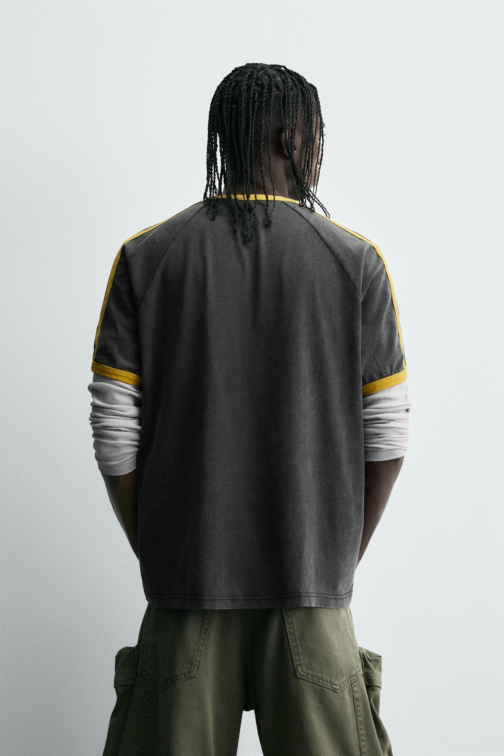 RIBBED CONTRAST TEXT T-SHIRT Product Image