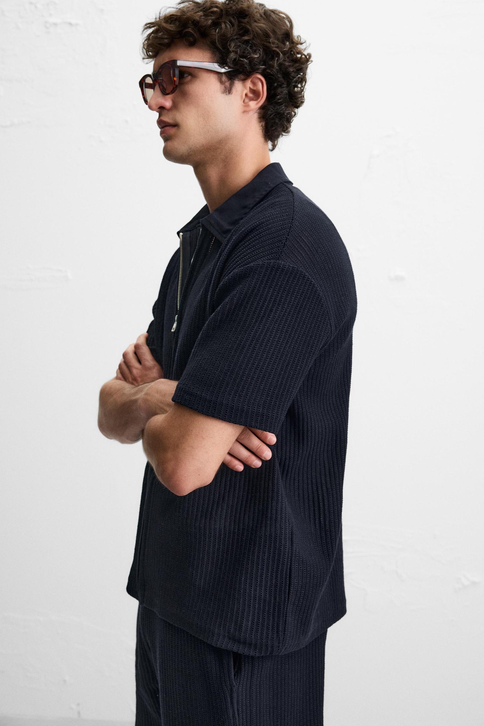 TEXTURED ZIP-UP SHIRT Product Image
