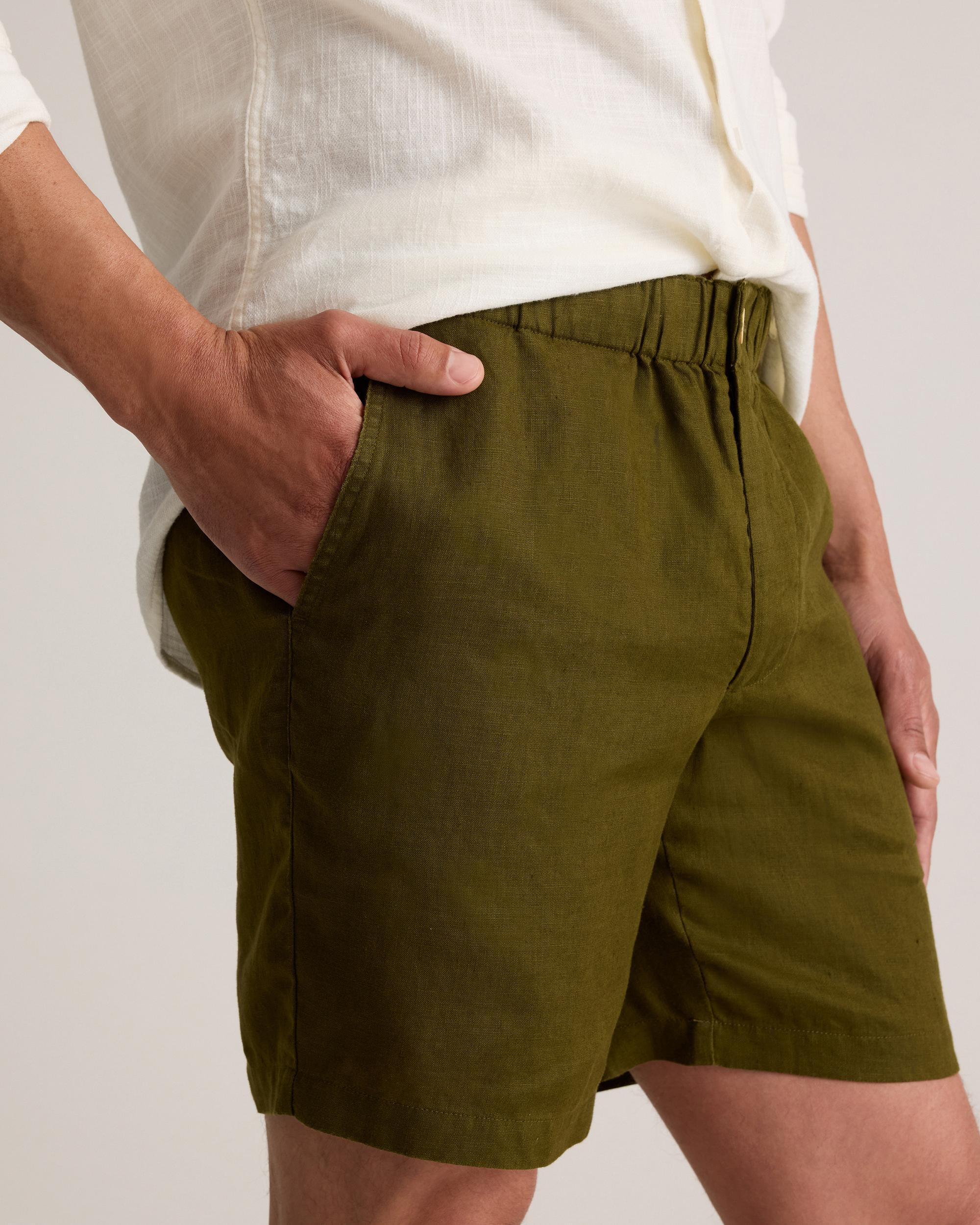 Quince | Men's 100% European 8" Linen Shorts Product Image