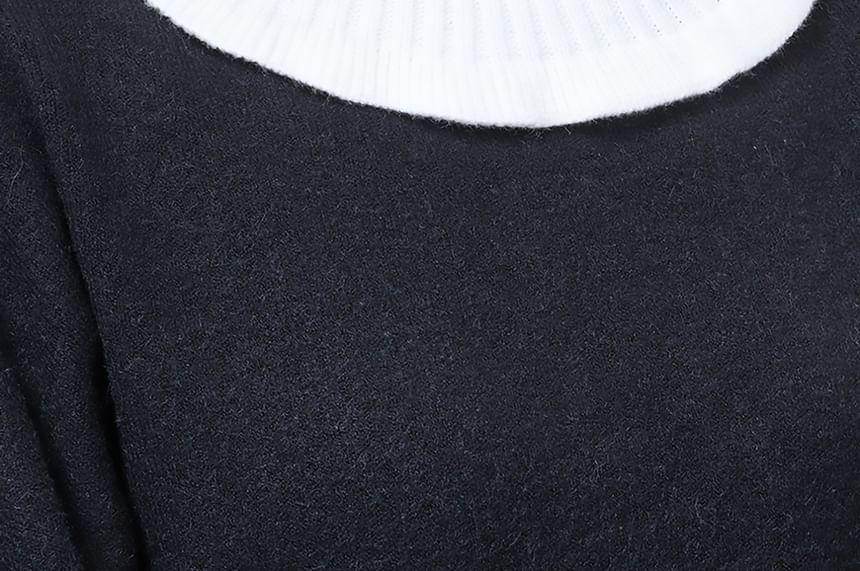 Turtleneck Plain Ribbed Knit Decorative Collar Product Image