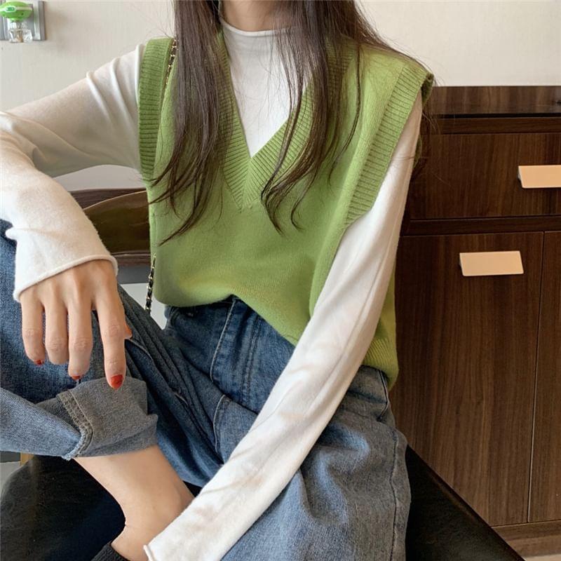V-Neck Sweater Vest / Long-Sleeve Mock-Neck Top Product Image