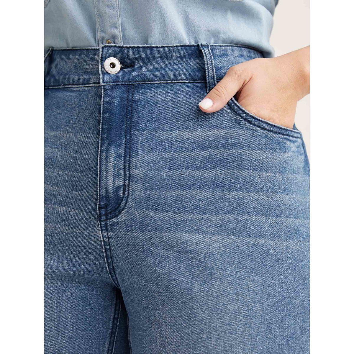 Plus Size Stretch Butt-Lifting Flare Jeans Women Denimblue High stretch Slanted pocket Jeans BloomChic 28/5X Product Image