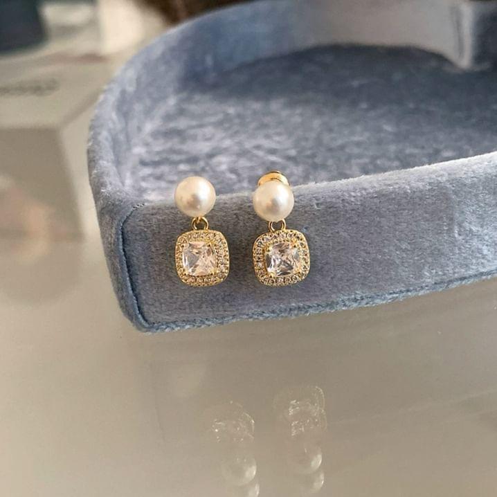 925 Sterling Silver Cubic Zirconia Drop Earring Product Image