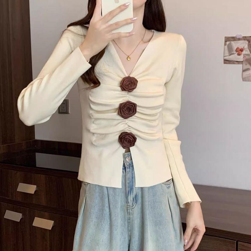 Long-Sleeve V-Neck Plain Ruched Flower Detail Front-Slit Knit Top Product Image