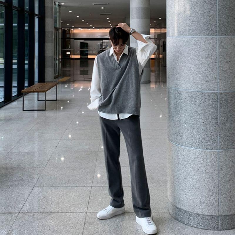 RT No. 3078 KNITTED V-NECK VEST Product Image