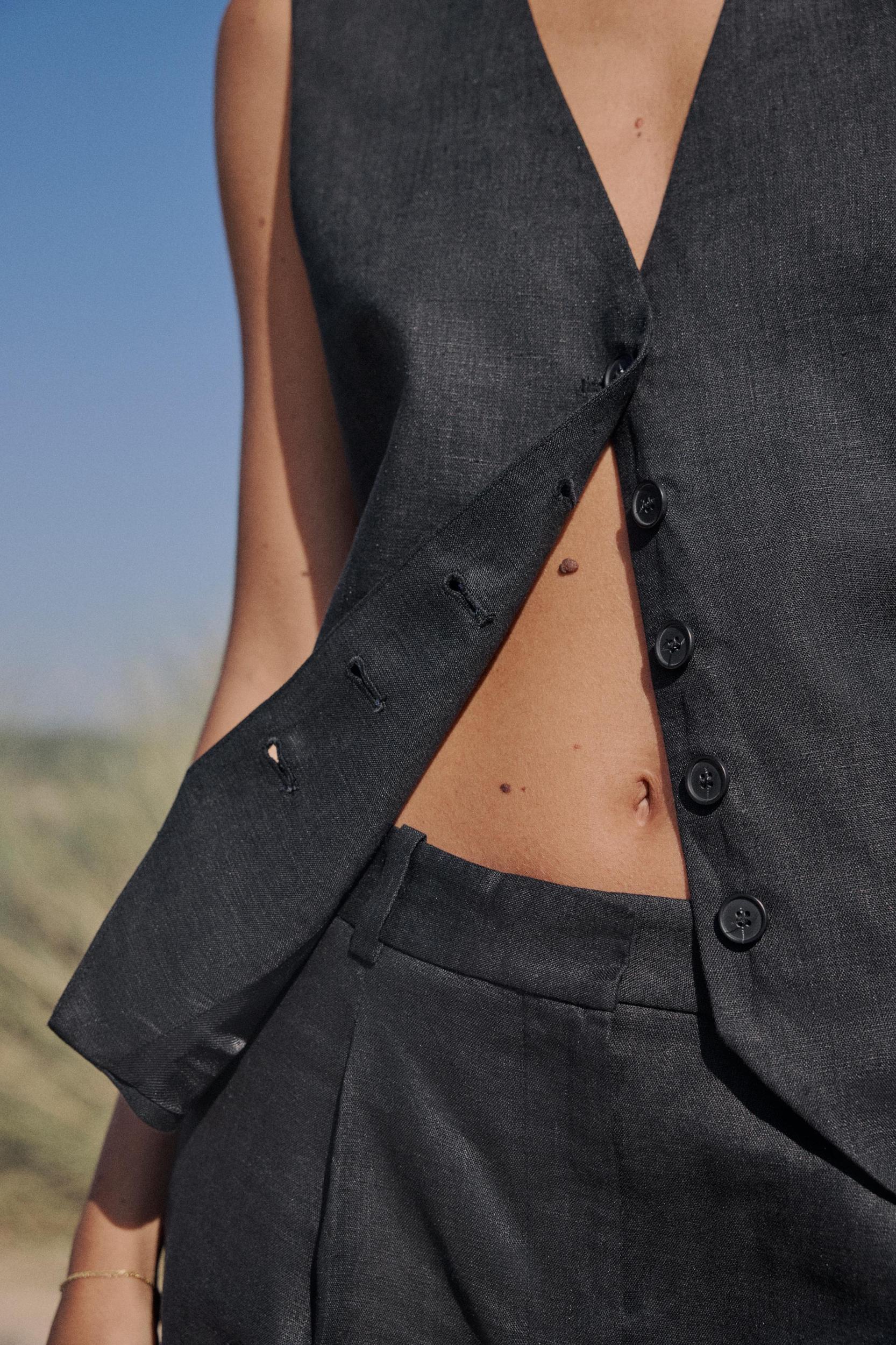 TAILORED LINEN VEST Product Image