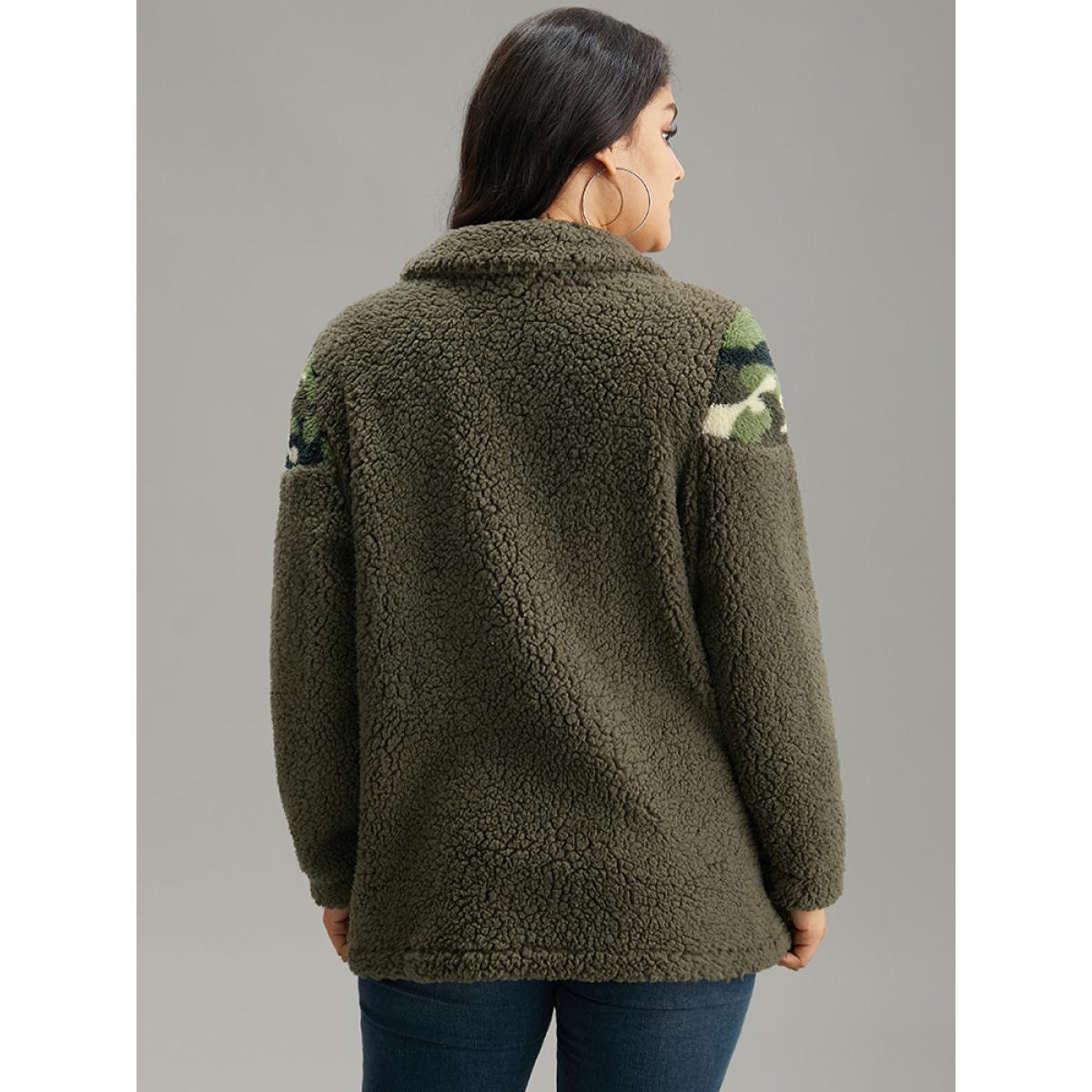 Plus Size Camo Patchwork Zipper Pocket Teddy Jacket Women ArmyGreen Contrast Pocket Dailywear Jackets BloomChic 28/5X Product Image
