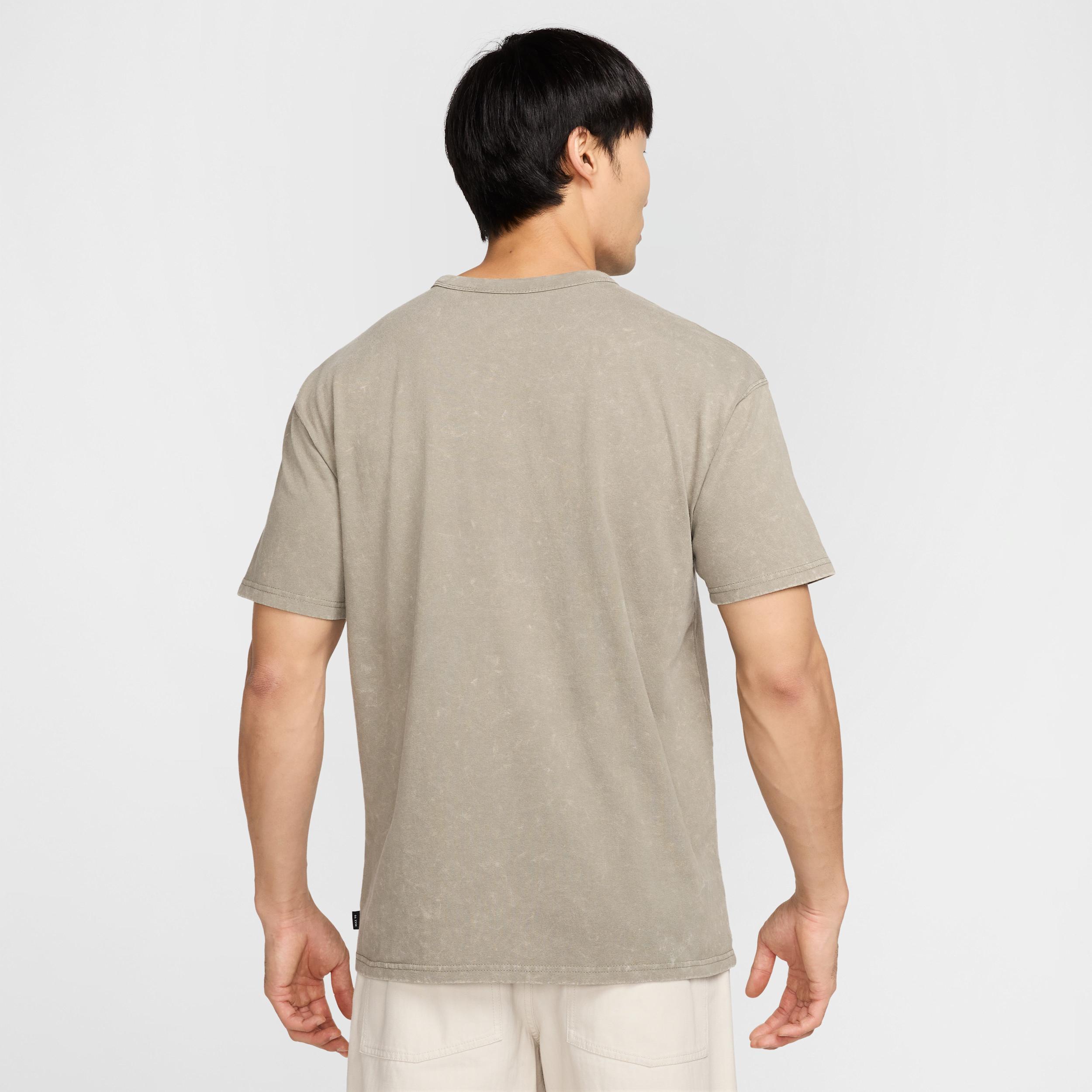 Nike Sportswear Premium Essentials Men's Max90 T-Shirt Product Image