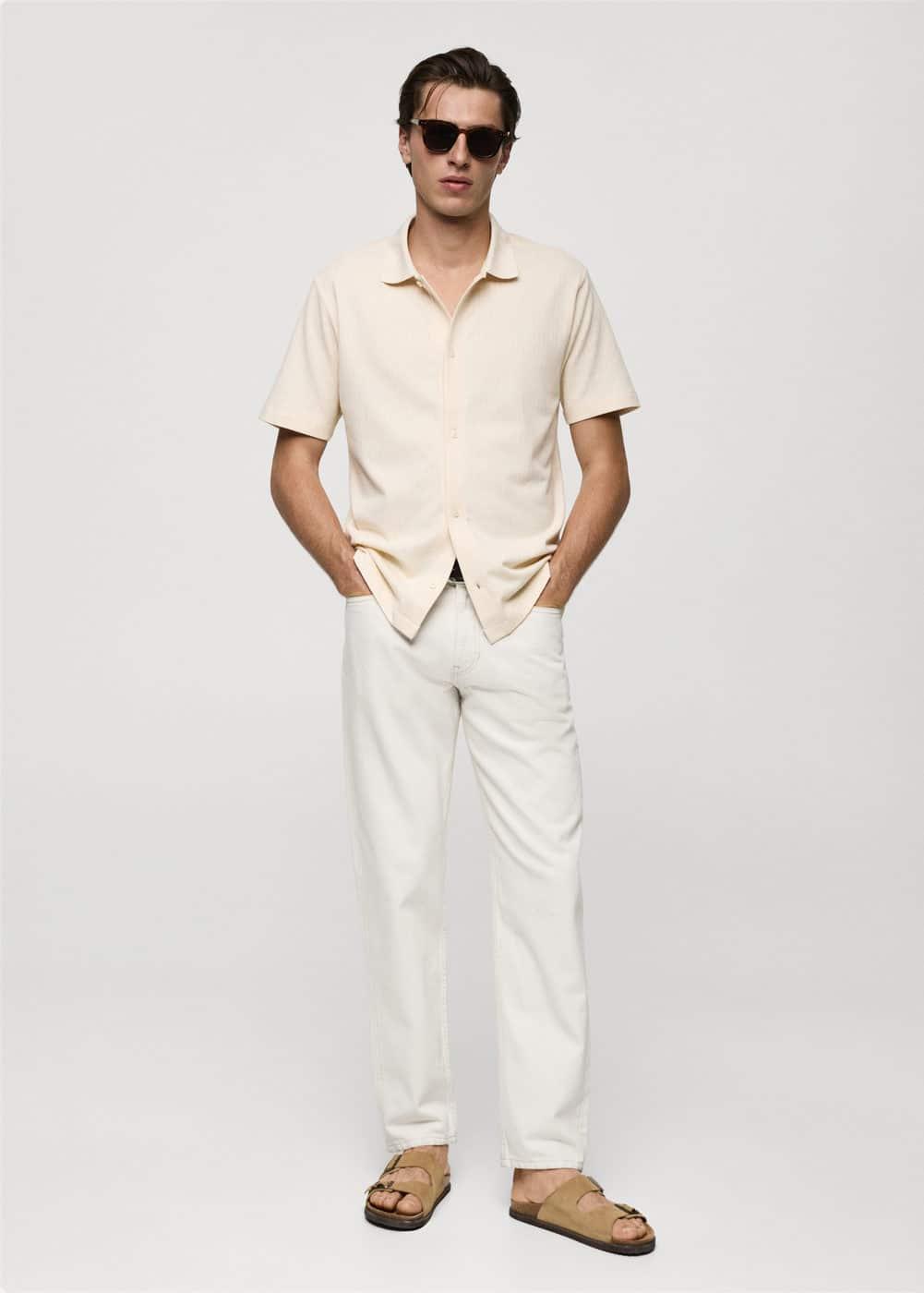Regular-fit textured buttoned polo shirt - Men | MANGO USA Product Image