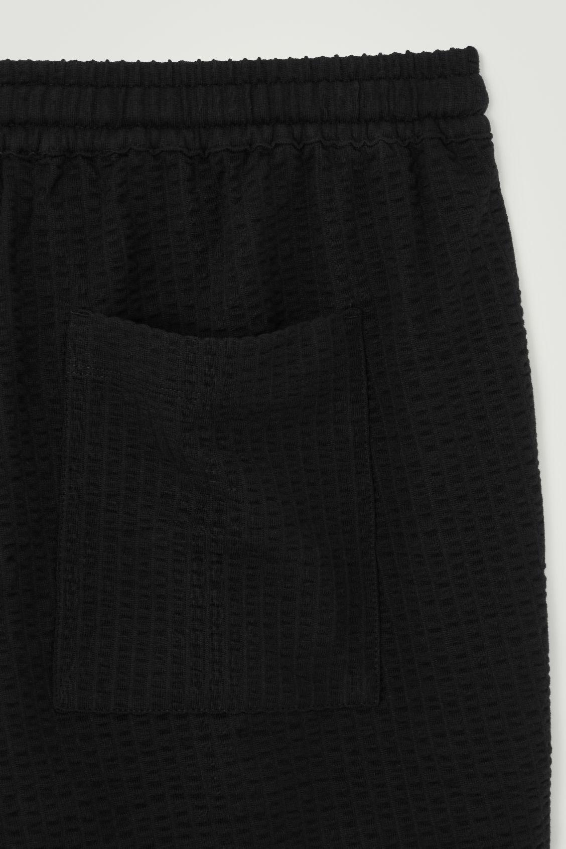 SEERSUCKER ELASTICATED SHORTS Product Image