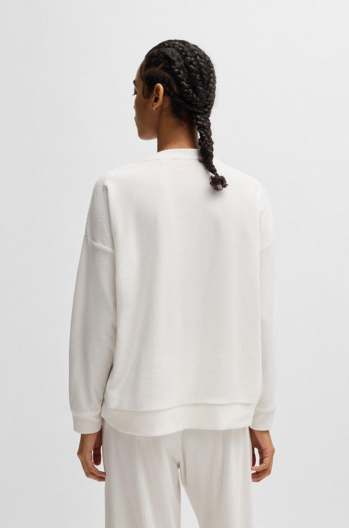 HUGO - Sweatshirt with red logo label - White Product Image