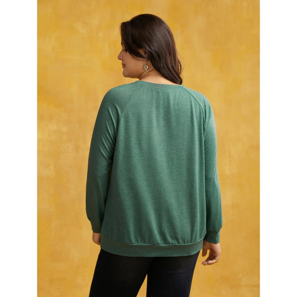 Plus Size Festive Cat And Pumkin Raglan Sweatshirt Women Emerald Casual Non Round Neck Everyday Sweatshirts BloomChic 22-24/3X Product Image