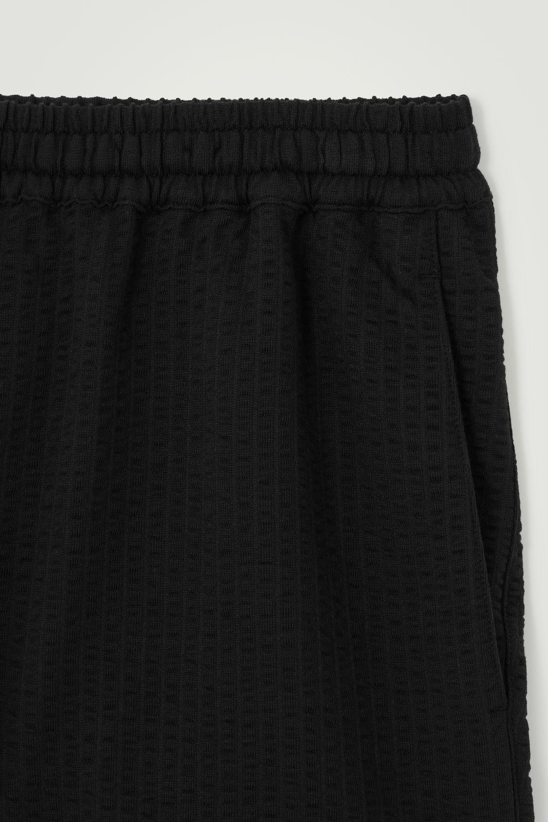 SEERSUCKER ELASTICATED SHORTS Product Image