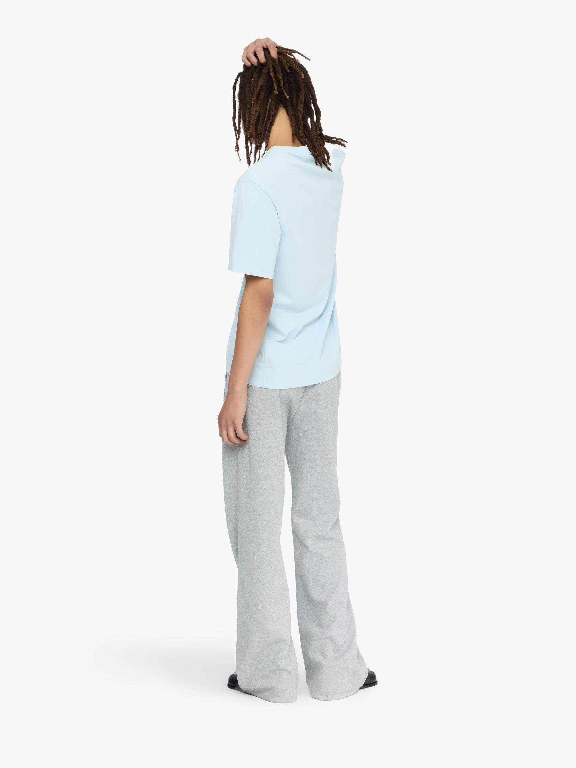 CONTRAST EMBROIDERY T-SHIRT Product Image