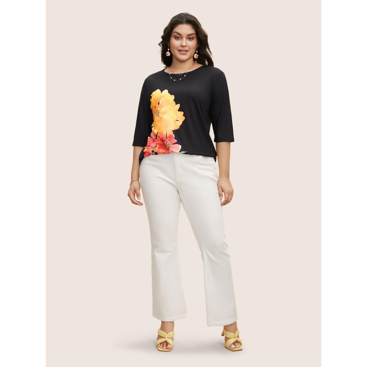 Plus Size Round Neck Carnation Print T-shirt Black Women Elegant Contrast Natural Flowers Round Neck Everyday T-shirts BloomChic 12/L Product Image