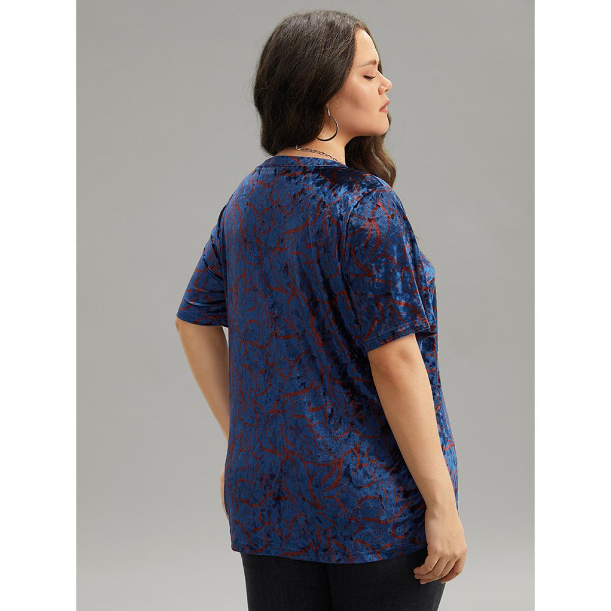 Plus Size Silhouette Floral Print Crew Neck T-shirt Aegean Women Elegant Printed Floral Round Neck Dailywear T-shirts BloomChic 10/M Product Image