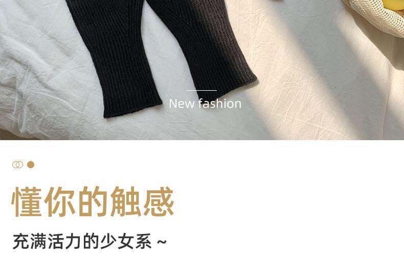 Pom Pom Ribbed Knit Gloves Product Image