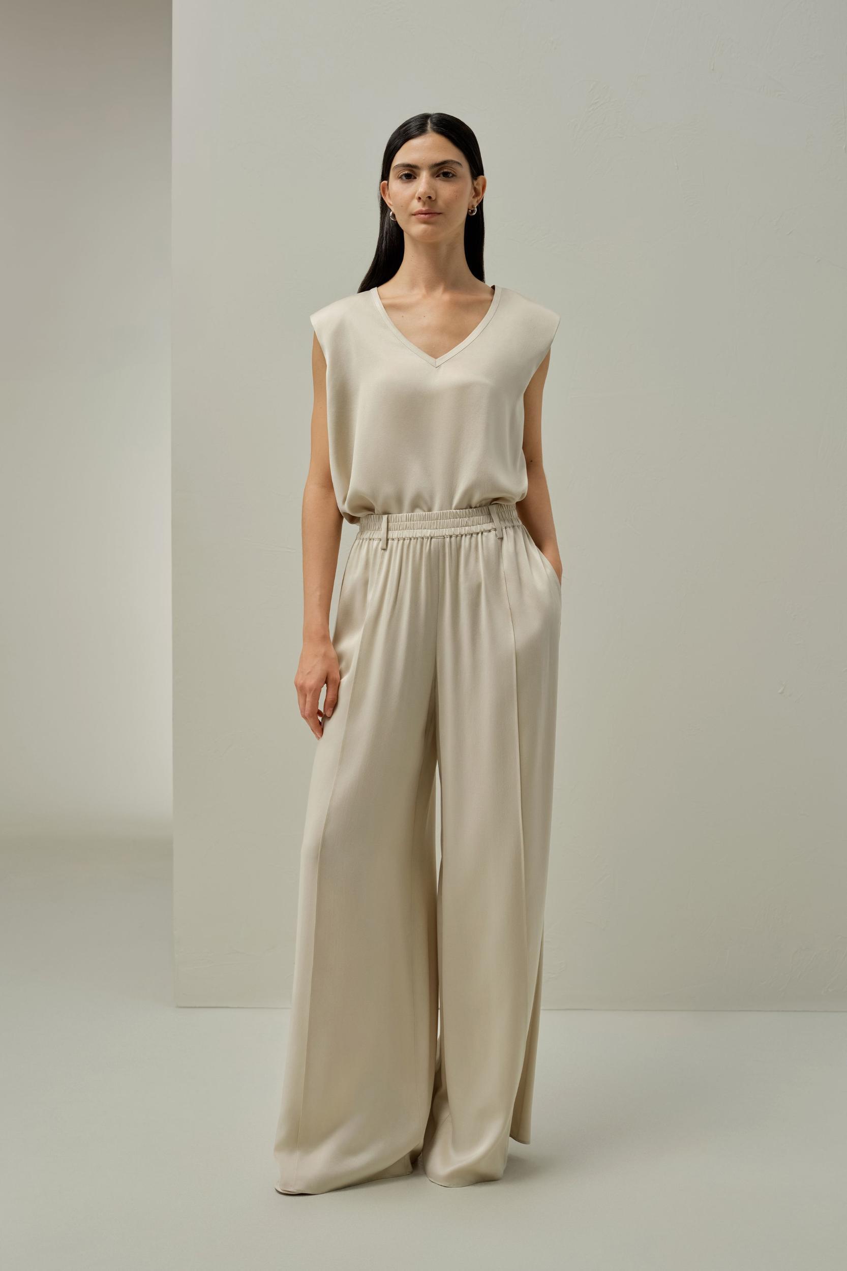 LILYSILK x Melissa Murrell Silk Suede Sleeveless V Neck Top Product Image