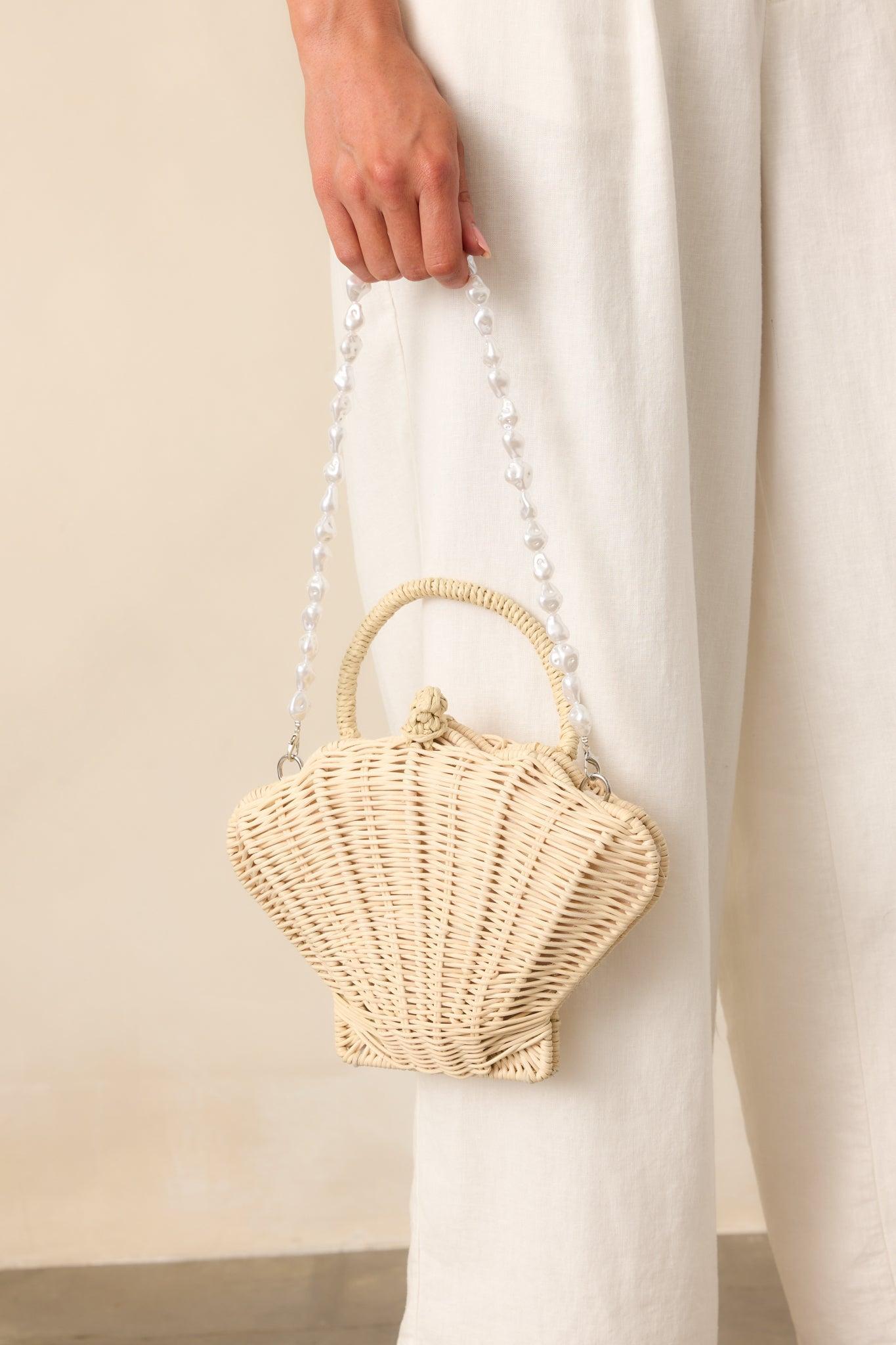 That Sunkissed Glow Ivory Rattan Structured Seashell Handbag Product Image
