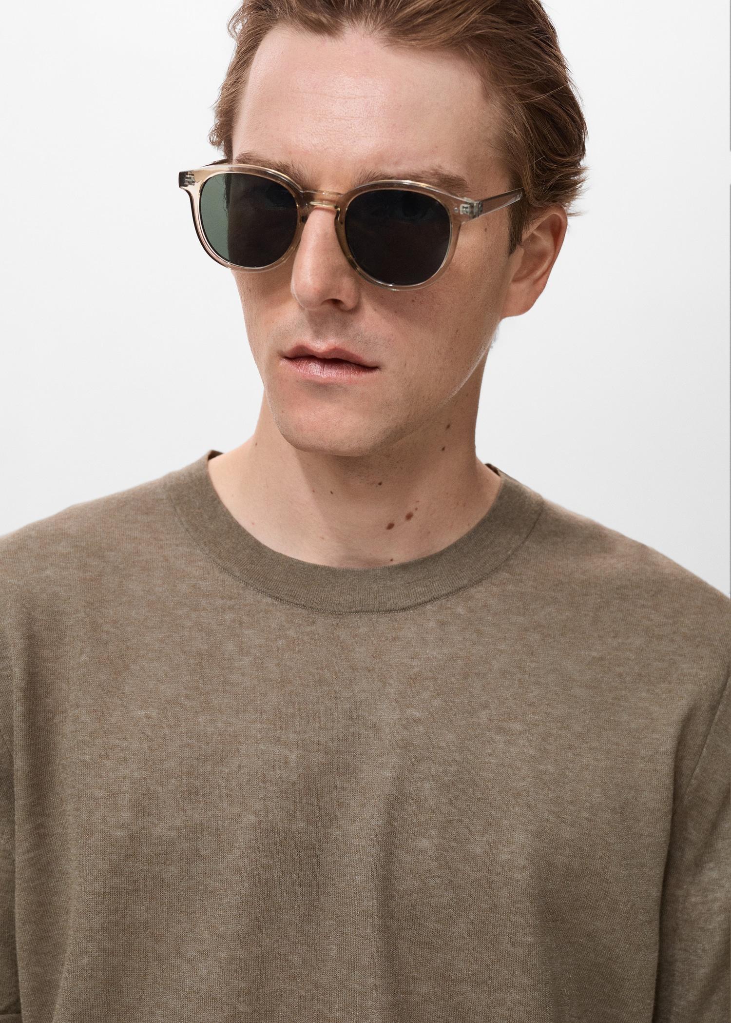 Contrasting cotton-blend T-shirt - Men | MANGO USA Product Image