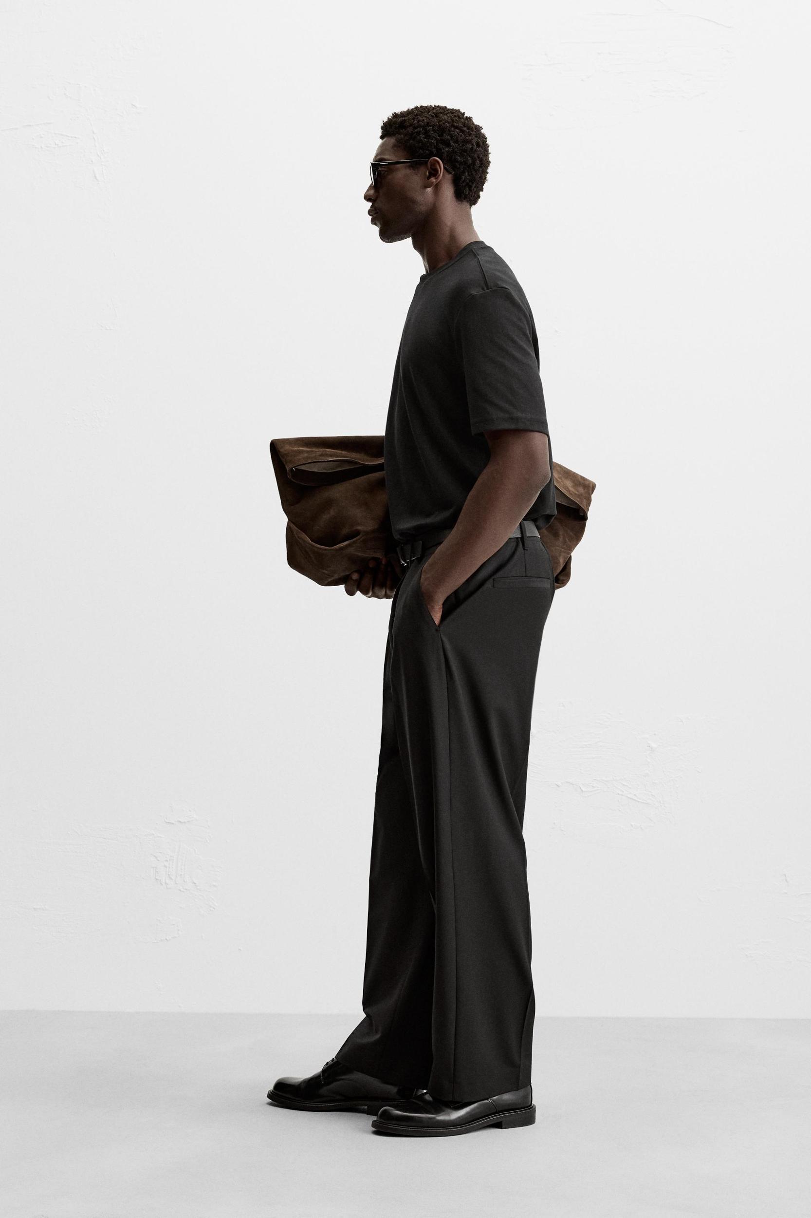 BASIC REGULAR FIT T-SHIRT Product Image