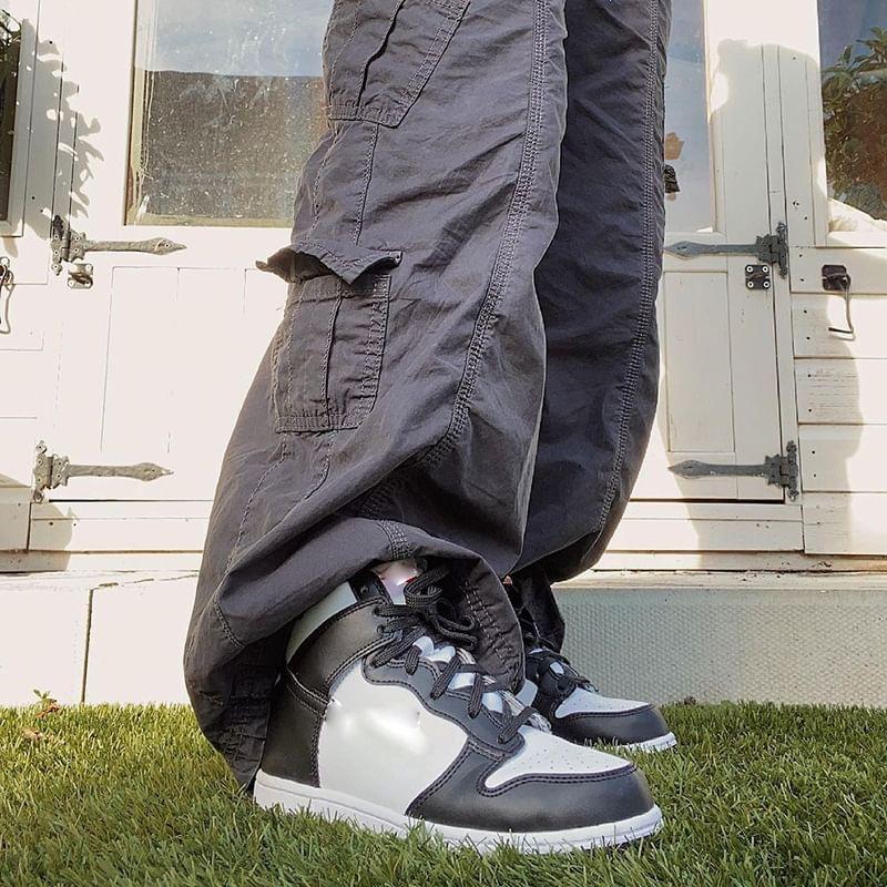 Low-Rise Loose-Fit Cargo Pants Product Image