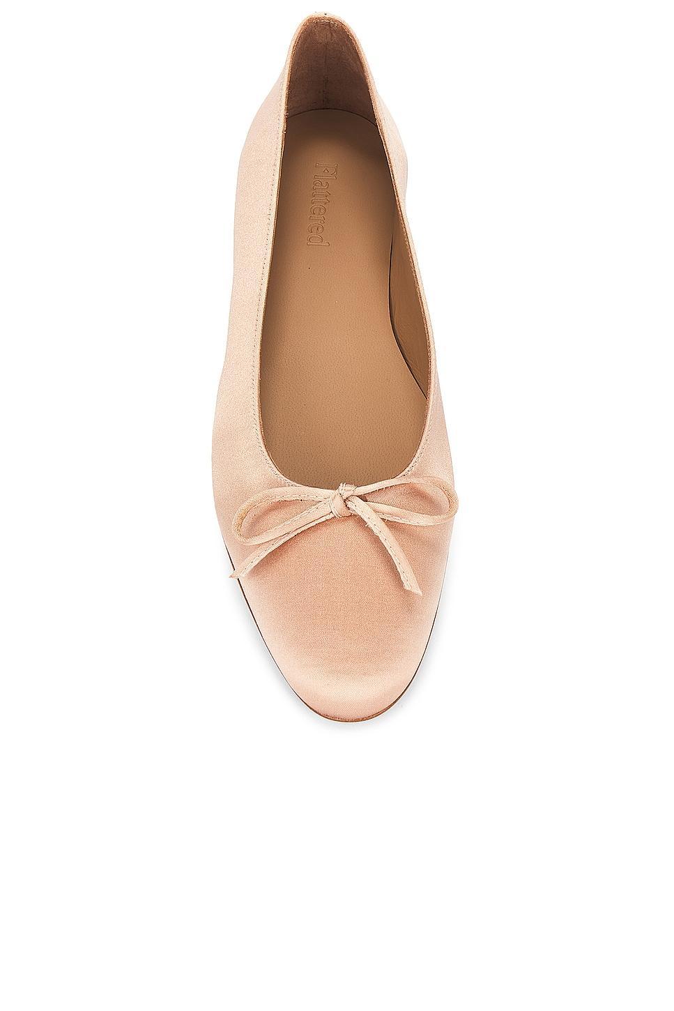 Bodil Flat Flattered Product Image