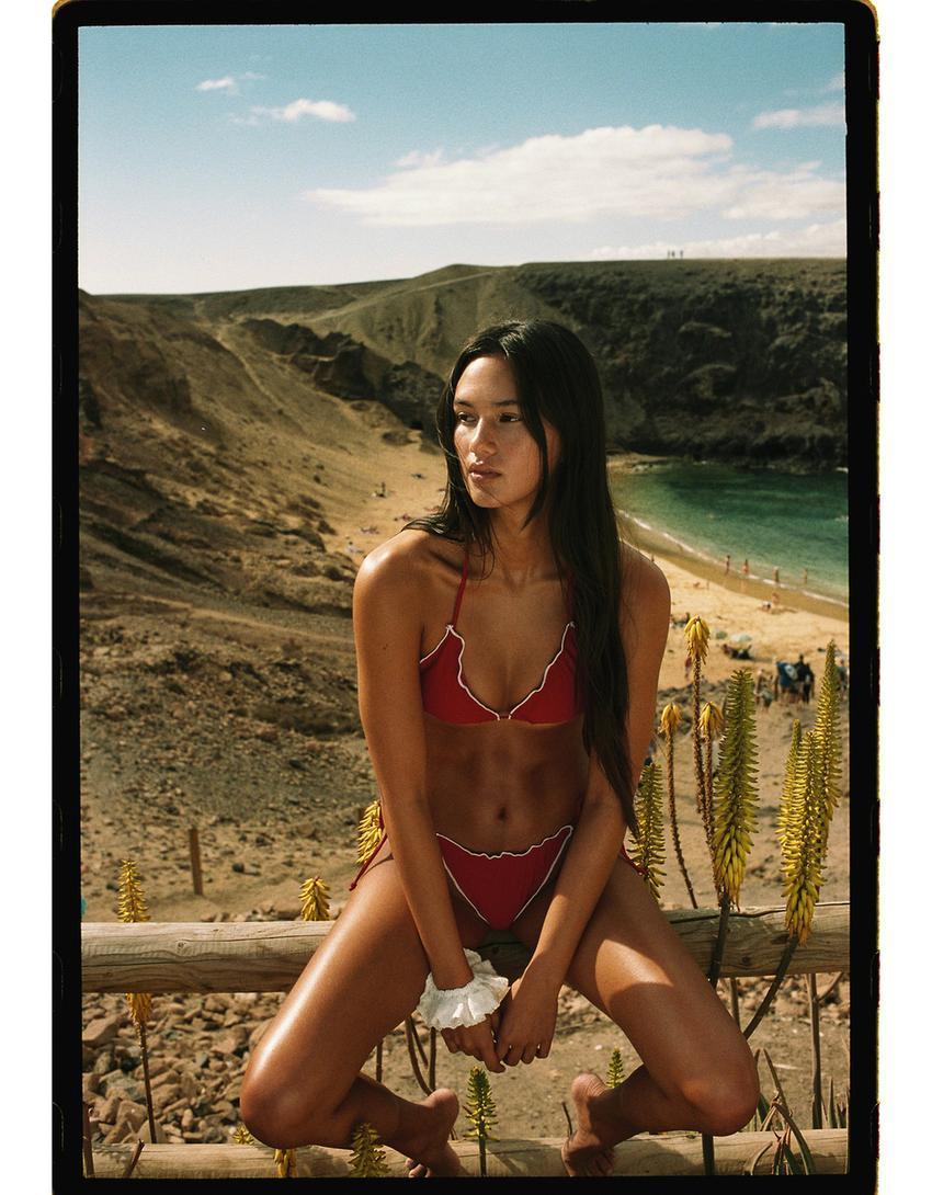 Curly bikini top Product Image