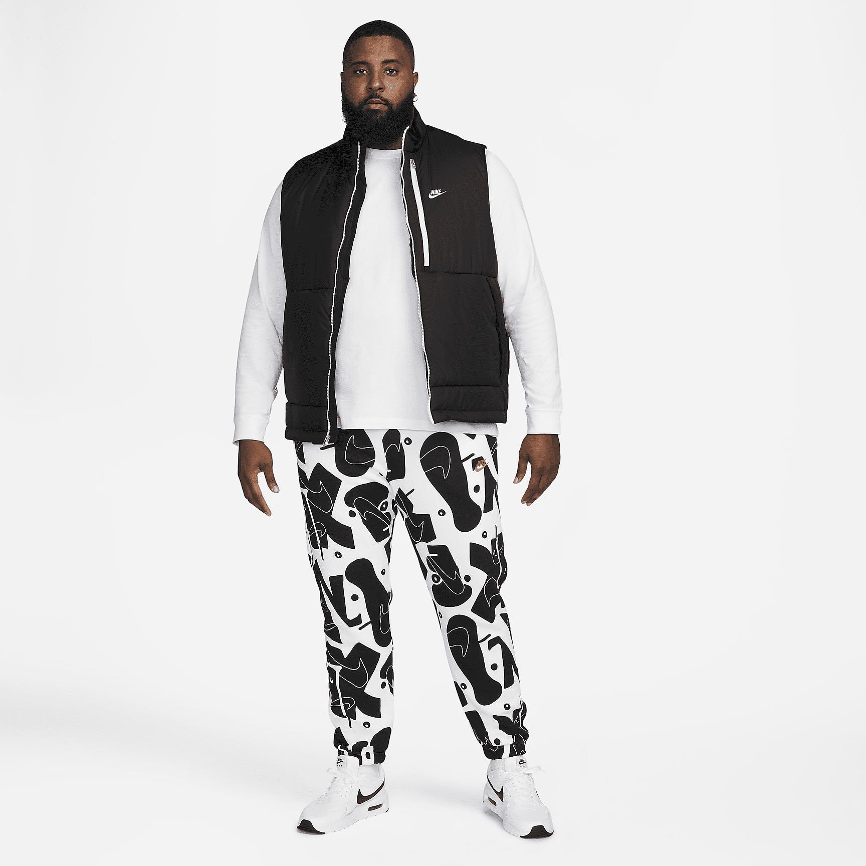 Nike Sportswear Club Men's Long-Sleeve T-Shirt Product Image