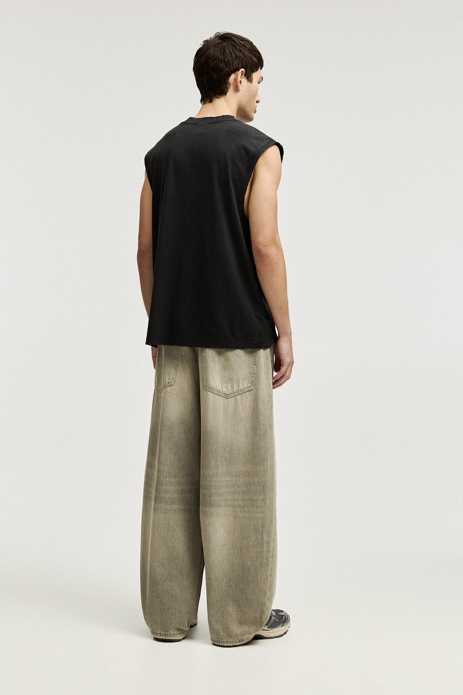 Washed sleeveless T-shirt Product Image