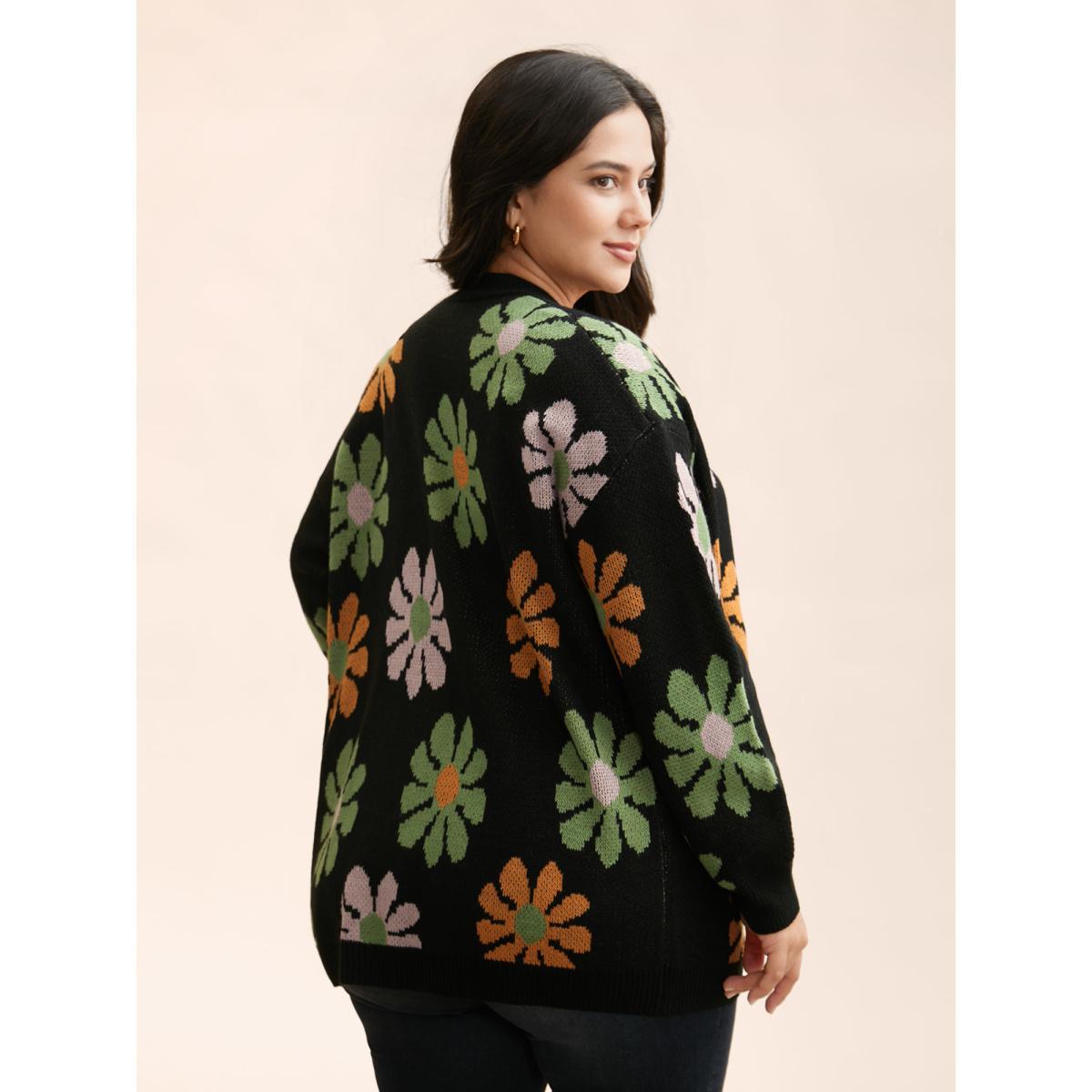 Plus Size Contrast Floral Patch Pocket Cardigan Black Women Casual Loose Long Sleeve Everyday Cardigans BloomChic 26/4X Product Image