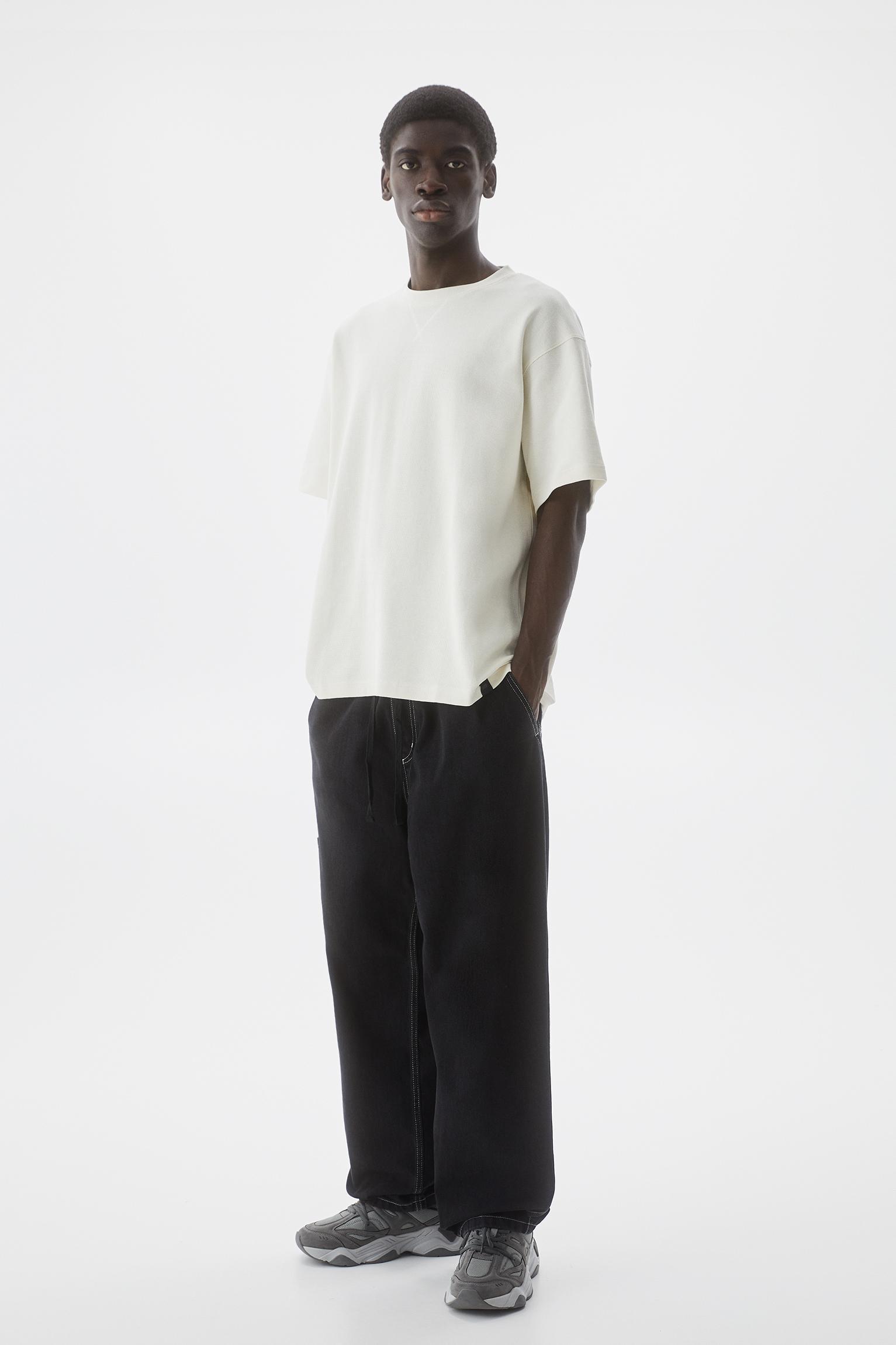 Basic short sleeve textured T-shirt Product Image